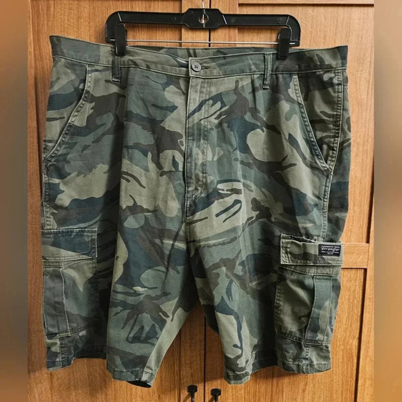 Wrangler Other - Wrangler Camo Cargo Shorts Men 40